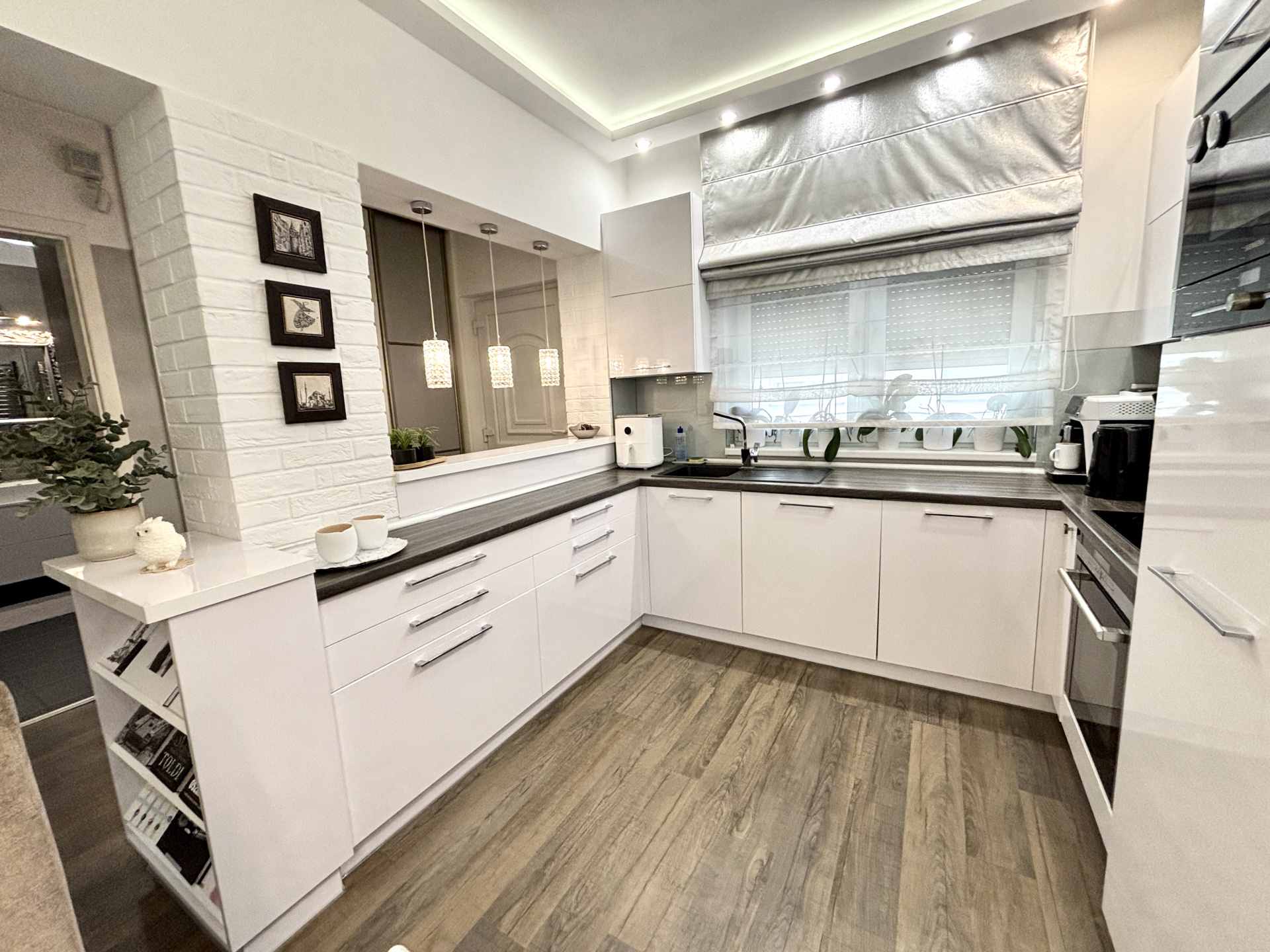 🏡 BELVÁROSI ELEGANCIA NYUGODT KÖRNYEZETBEN – KÜLÖNLEGES OTTHON DEBRECEN ÓVÁROSÁBAN – 4. fotó